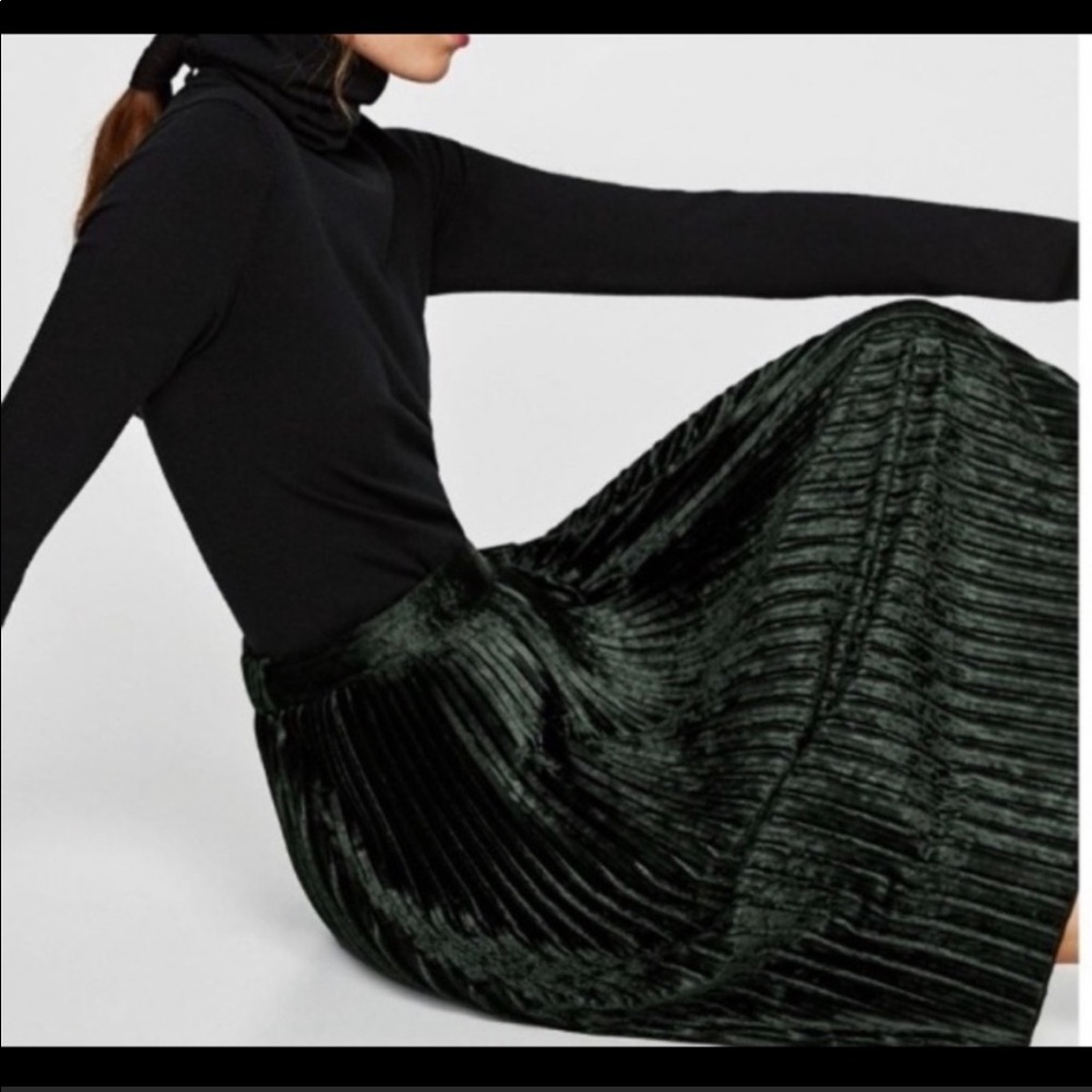 Zara emerald green velvet skirt